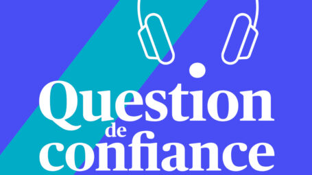 Question de confiance - un casque sur un fond bleu