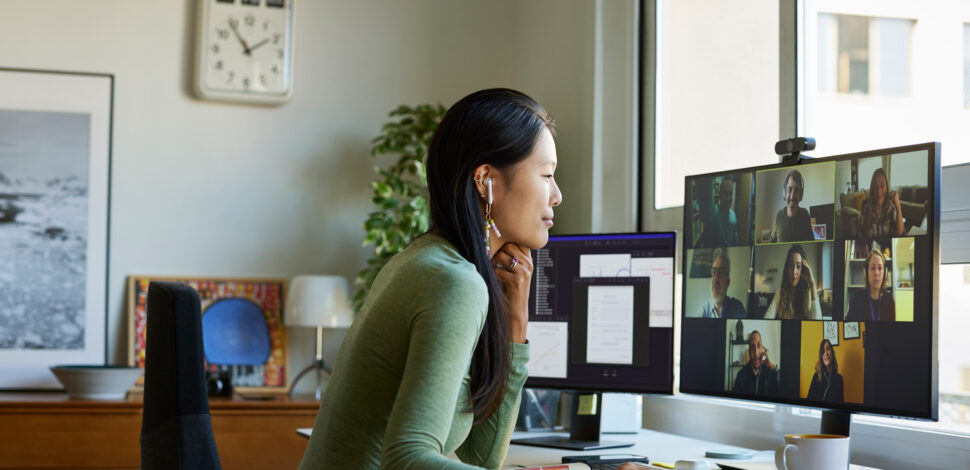 Une femme en télétravail - Nouveautés 2025 Épargne salariale retraite